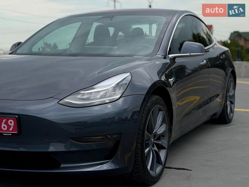 Седан Tesla Model 3 2018 в Тернополе