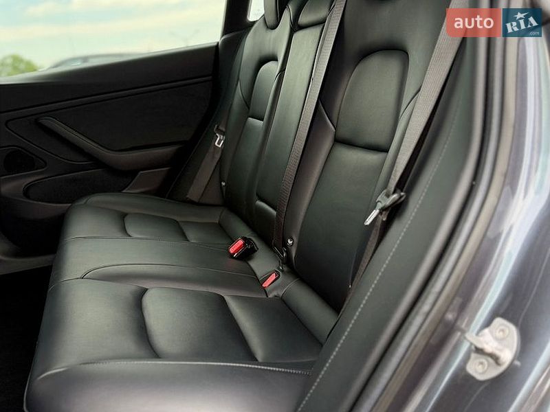 Седан Tesla Model 3 2018 в Тернополе