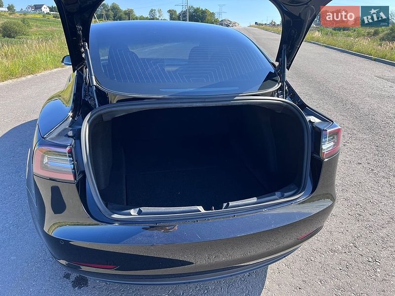 Седан Tesla Model 3 2020 в Дрогобыче