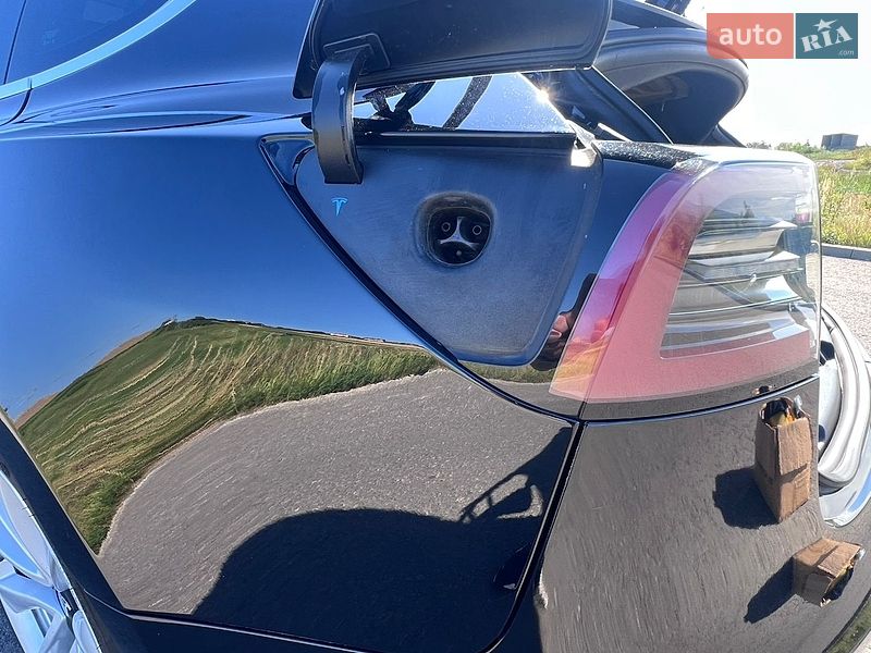 Седан Tesla Model 3 2020 в Дрогобыче