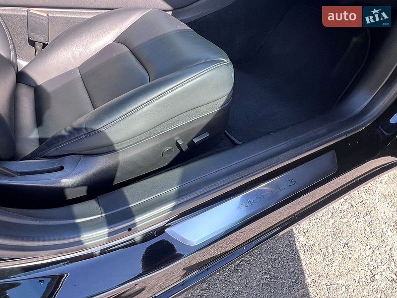 Седан Tesla Model 3 2020 в Дрогобыче