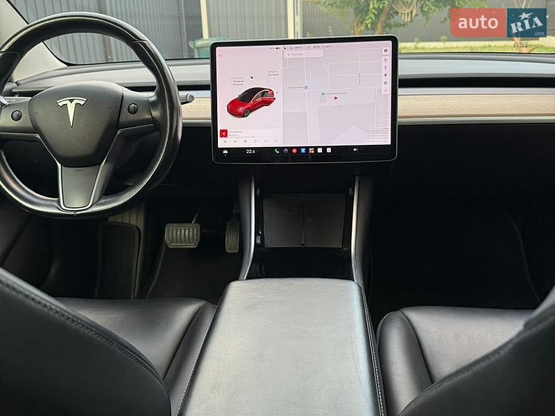 Седан Tesla Model 3 2019 в Луцке