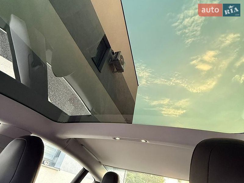 Седан Tesla Model 3 2019 в Луцке