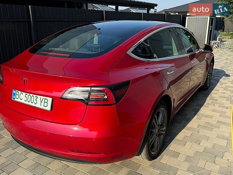 Седан Tesla Model 3 2019 в Луцке