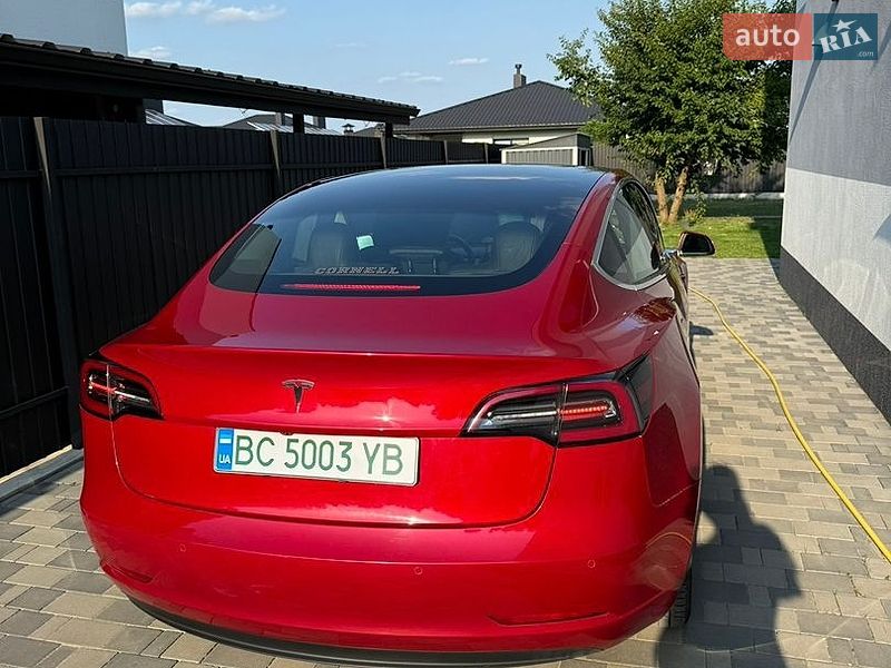 Седан Tesla Model 3 2019 в Луцке