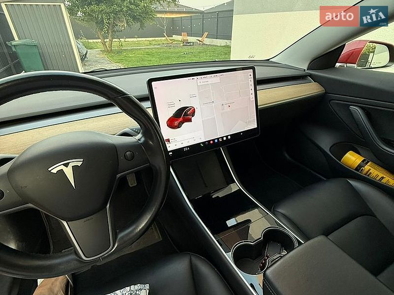 Седан Tesla Model 3 2019 в Луцке