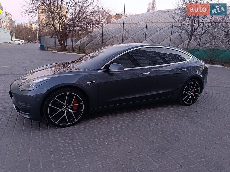 Седан Tesla Model 3 2018 в Рівному