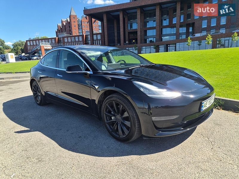 Седан Tesla Model 3 2019 в Дніпрі