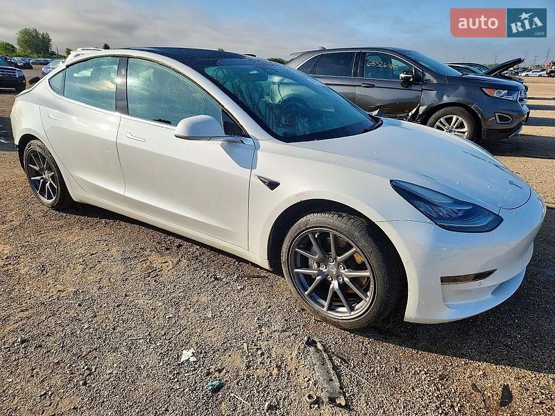 Седан Tesla Model 3 2020 в Тернополе