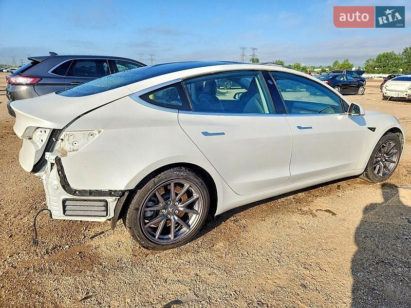 Седан Tesla Model 3 2020 в Тернополе