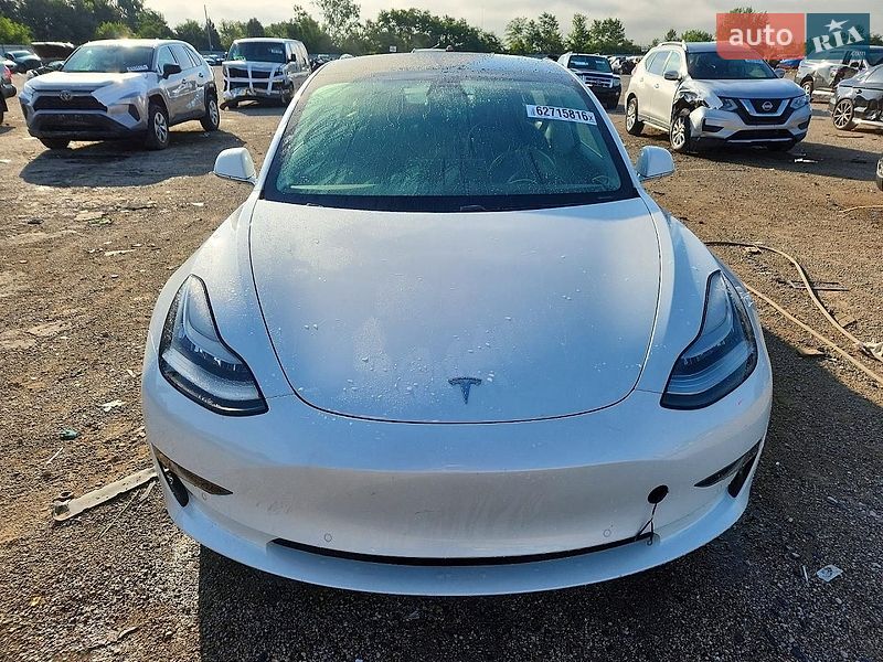 Седан Tesla Model 3 2020 в Тернополе
