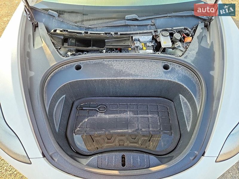Седан Tesla Model 3 2020 в Тернополе