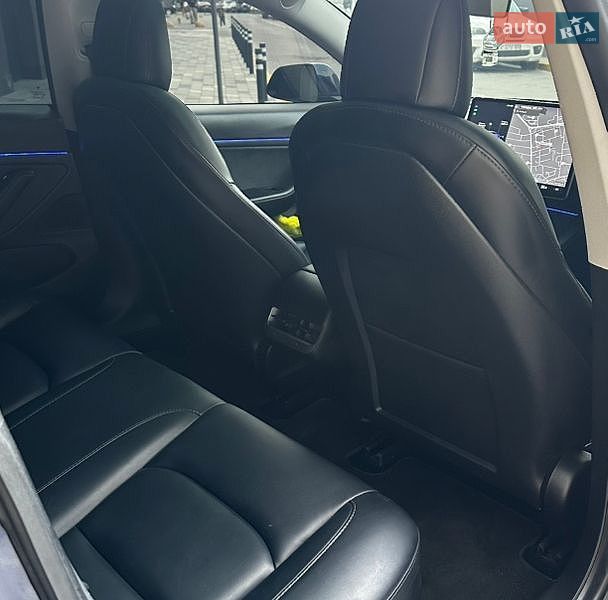 Седан Tesla Model 3 2020 в Львове