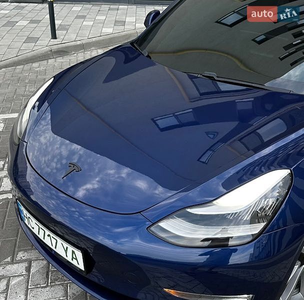 Седан Tesla Model 3 2020 в Львове