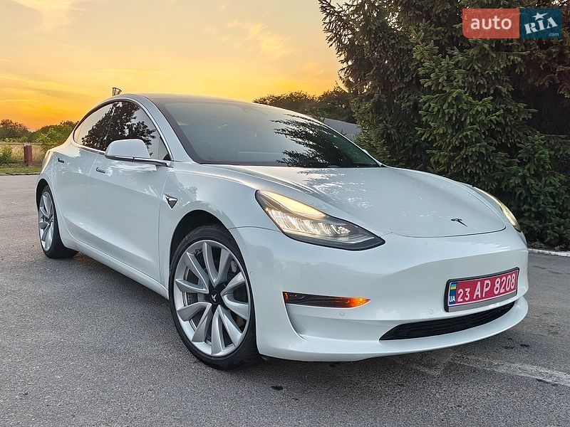 Tesla Model 3 2020
