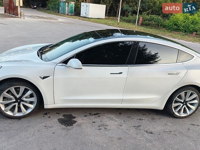 Седан Tesla Model 3 2020 в Киеве фото 3 Седан Tesla Model 3 2020 в Киеве