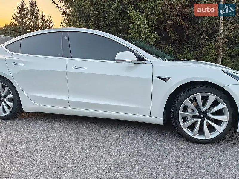 Tesla Model 3 2020
