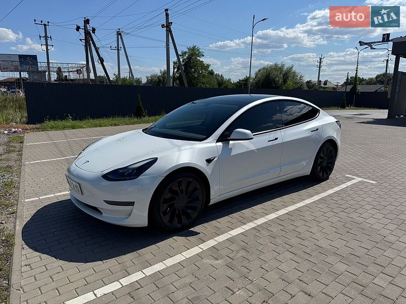 Седан Tesla Model 3 2023 в Києві