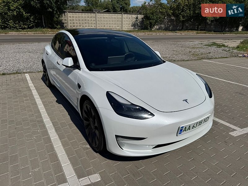 Седан Tesla Model 3 2023 в Києві