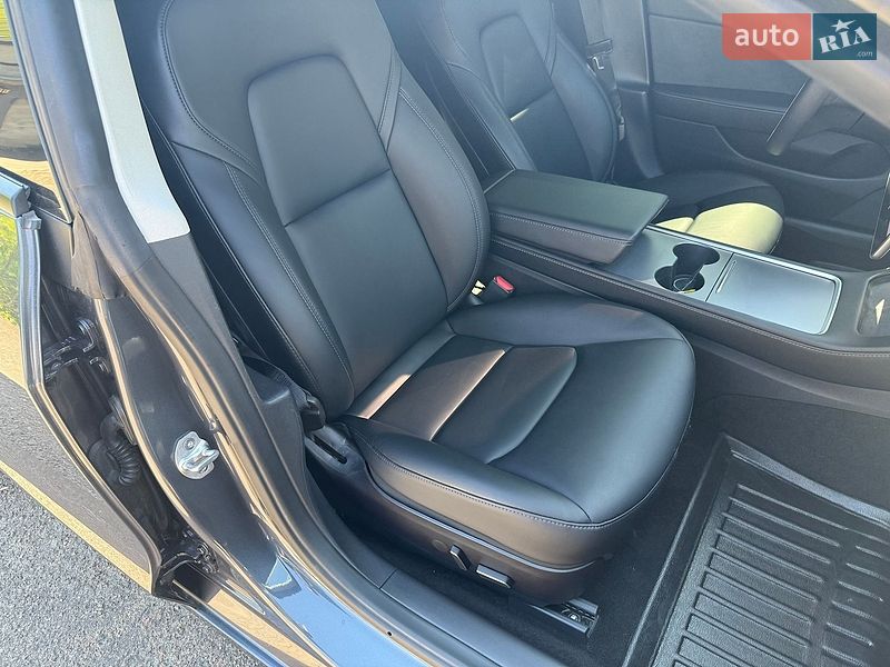 Седан Tesla Model 3 2022 в Києві