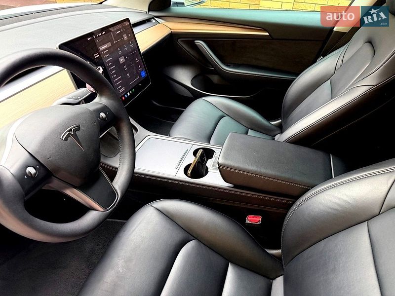 Седан Tesla Model 3 2021 в Хмельницком