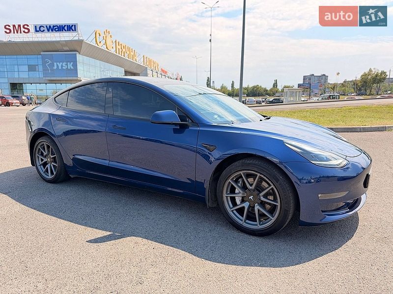 Седан Tesla Model 3 2022 в Кривом Роге