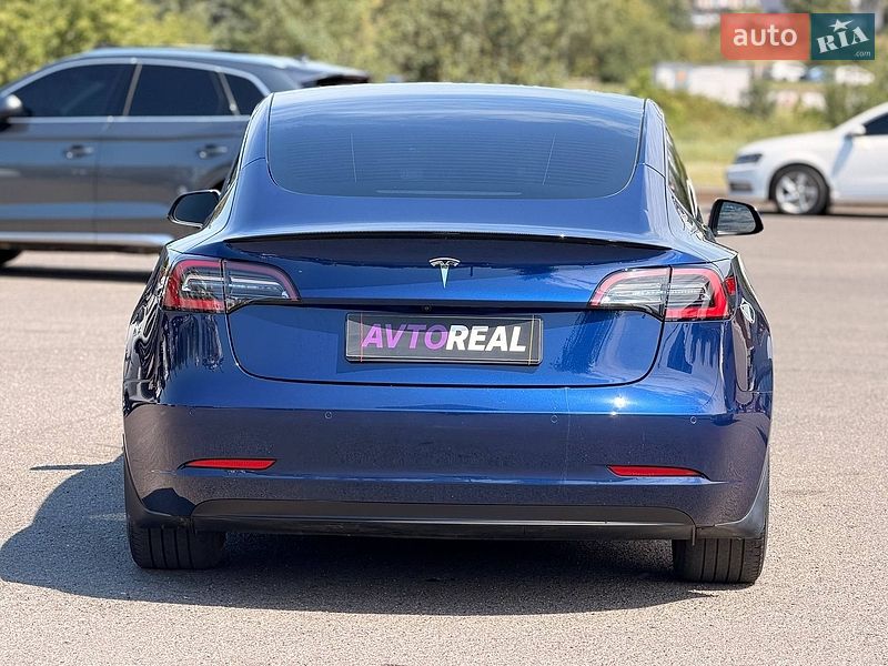 Седан Tesla Model 3 2022 в Кривом Роге