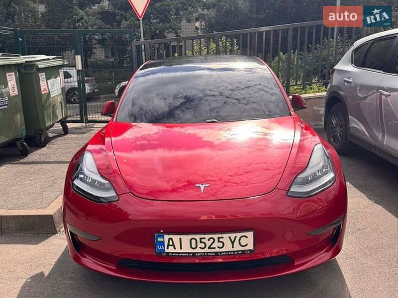Седан Tesla Model 3 2020 в Киеве