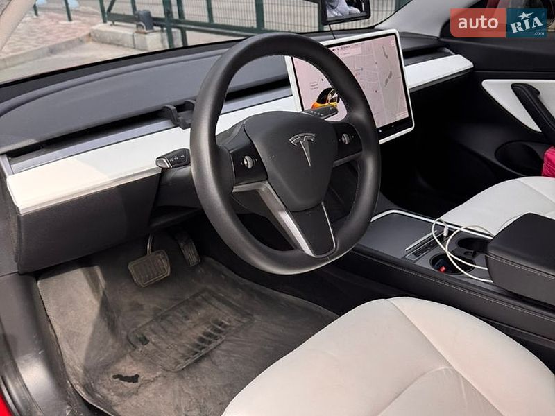 Седан Tesla Model 3 2020 в Киеве