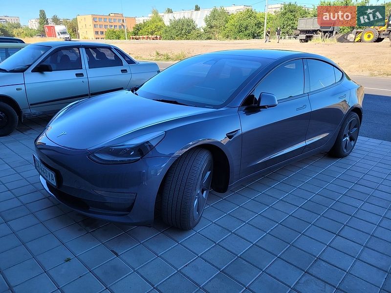 Седан Tesla Model 3 2023 в Черкасах
