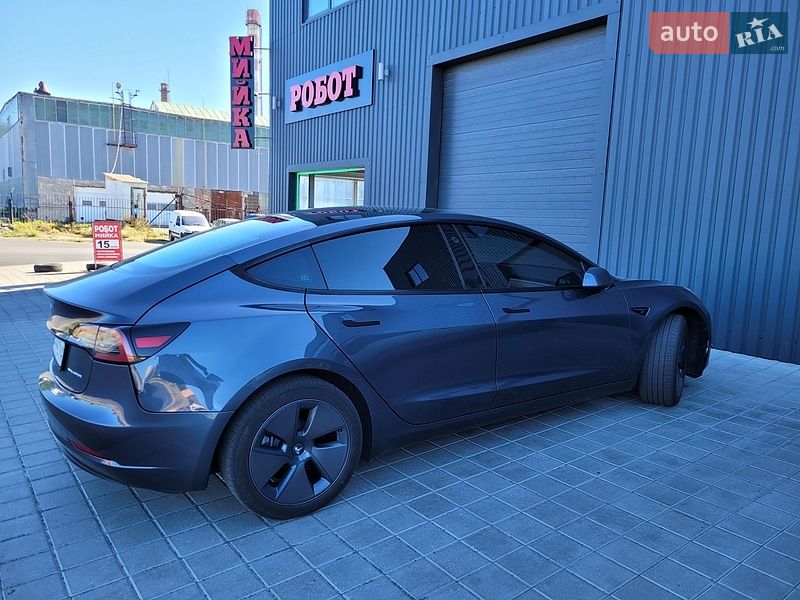Седан Tesla Model 3 2023 в Черкасах