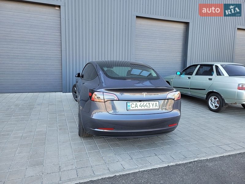 Седан Tesla Model 3 2023 в Черкасах