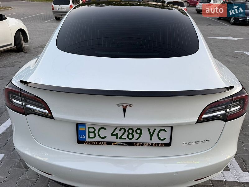 Седан Tesla Model 3 2019 в Львове