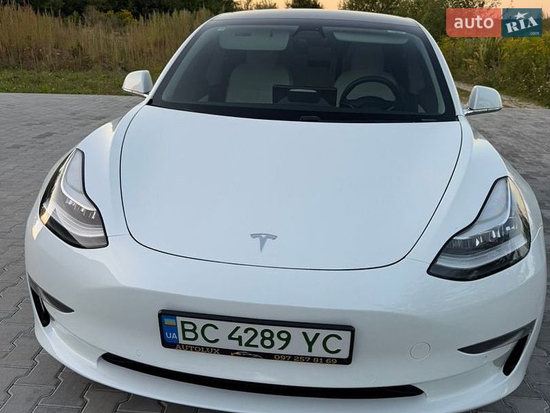Седан Tesla Model 3 2019 в Львове