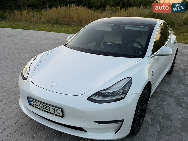 Седан Tesla Model 3 2019 в Львове