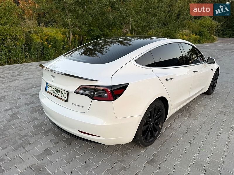 Седан Tesla Model 3 2019 в Львове