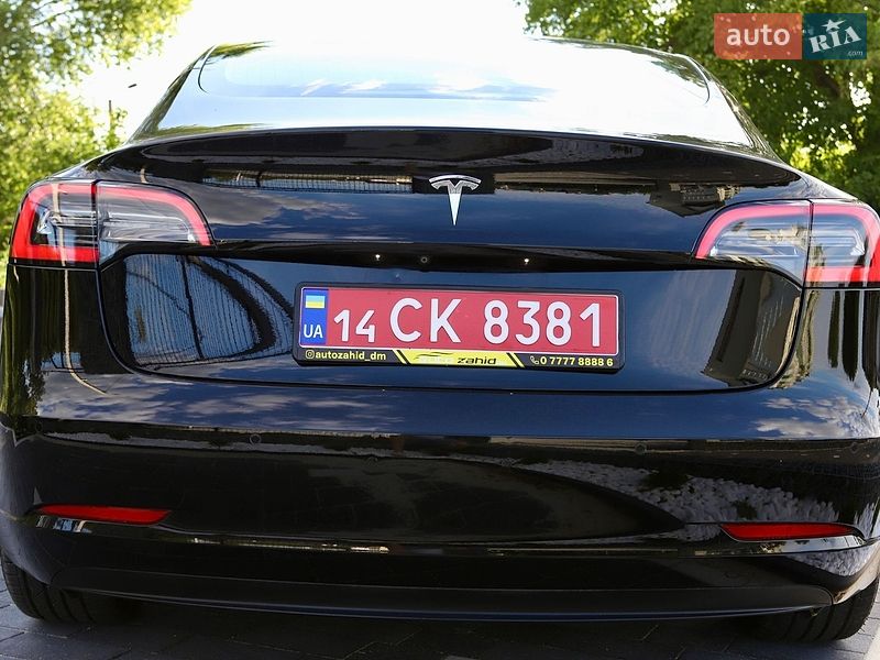 Седан Tesla Model 3 2018 в Дрогобыче