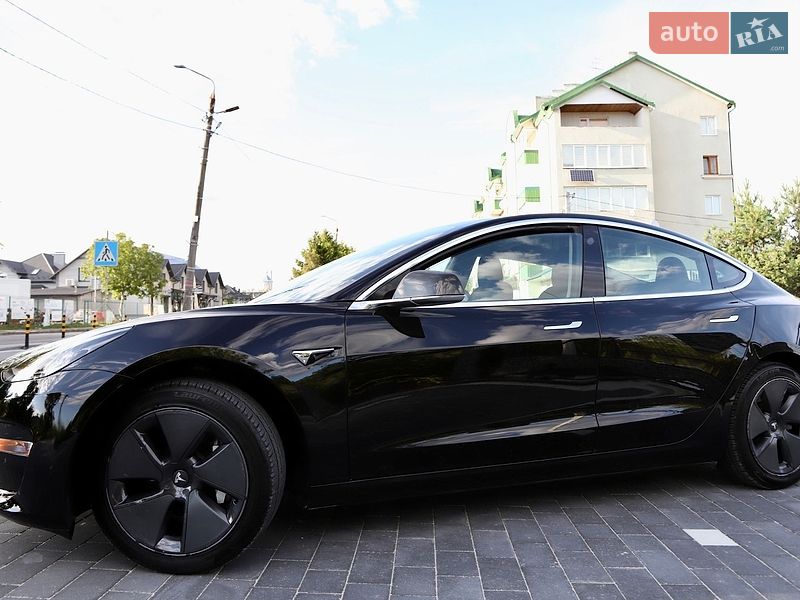 Седан Tesla Model 3 2018 в Дрогобыче