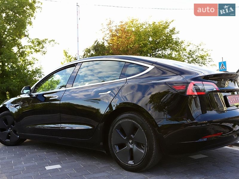Седан Tesla Model 3 2018 в Дрогобыче