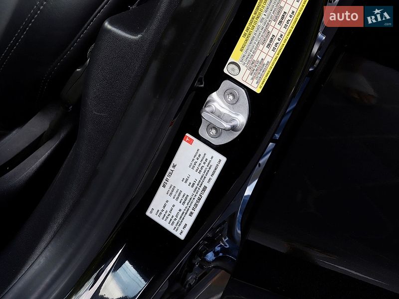 Седан Tesla Model 3 2018 в Дрогобыче