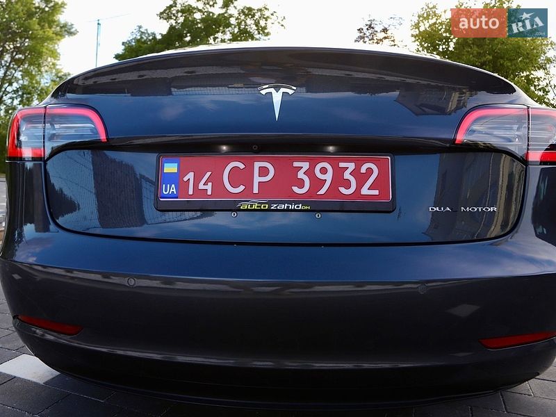 Седан Tesla Model 3 2018 в Дрогобыче