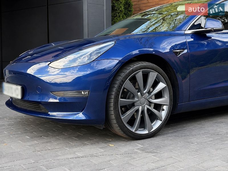 Седан Tesla Model 3 2020 в Києві
