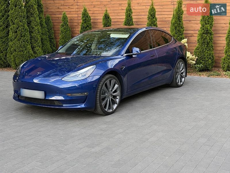 Седан Tesla Model 3 2020 в Киеве