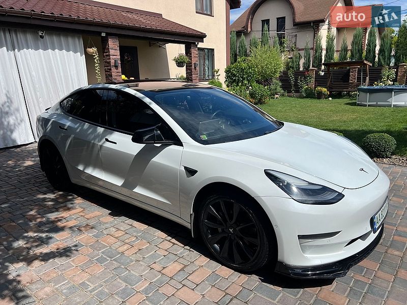 Седан Tesla Model 3 2018 в Киеве