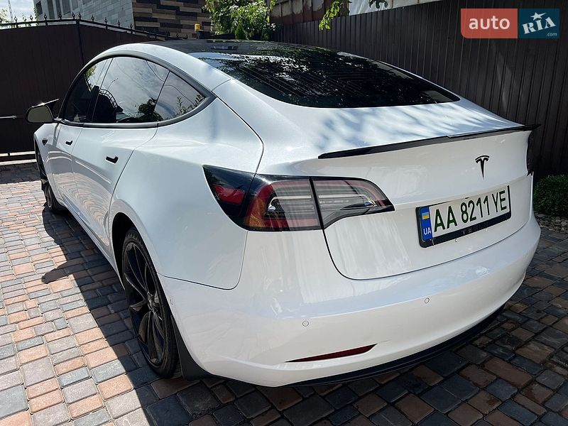 Седан Tesla Model 3 2018 в Киеве