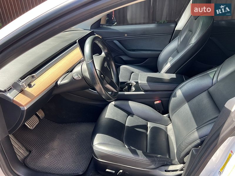 Седан Tesla Model 3 2018 в Киеве