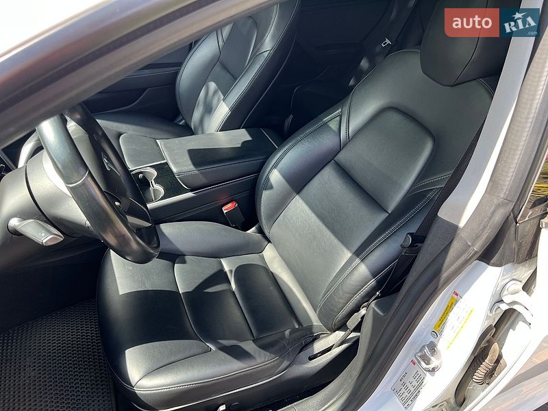 Седан Tesla Model 3 2018 в Киеве