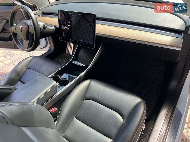 Седан Tesla Model 3 2018 в Киеве