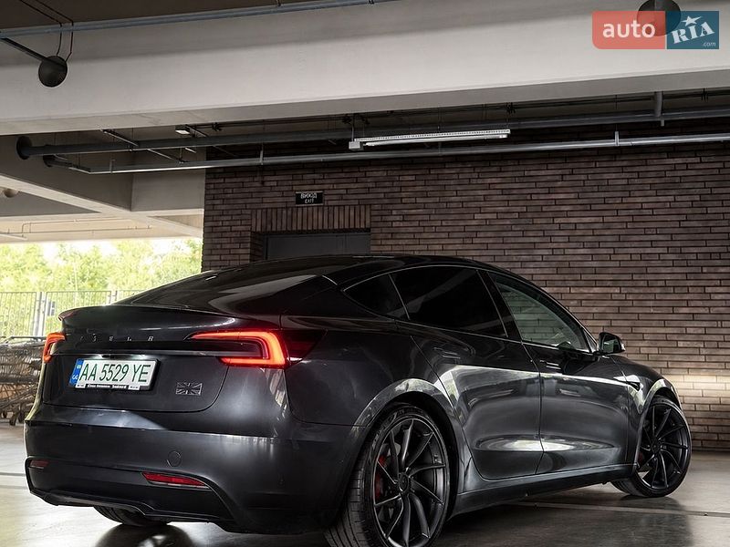 Седан Tesla Model 3 2024 в Киеве