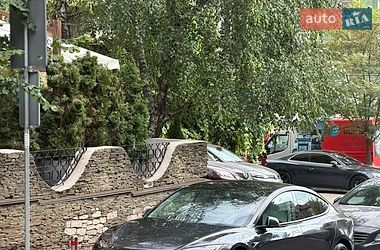 Седан Tesla Model 3 2024 в Киеве